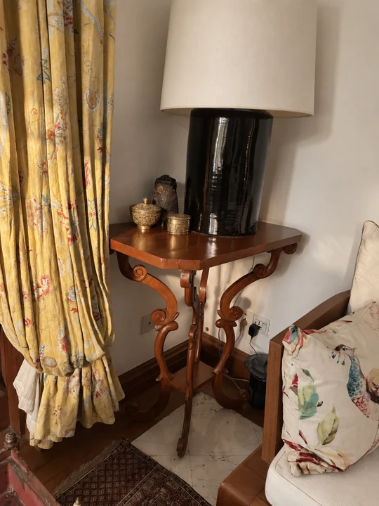 The sculpted side table